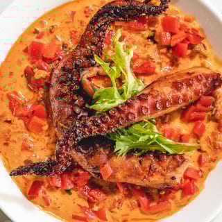 Pulpo Con Salsa Basquaise